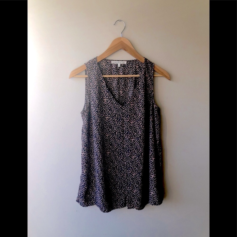 Sleeveless floral blouse, black/pink, V Neck Small